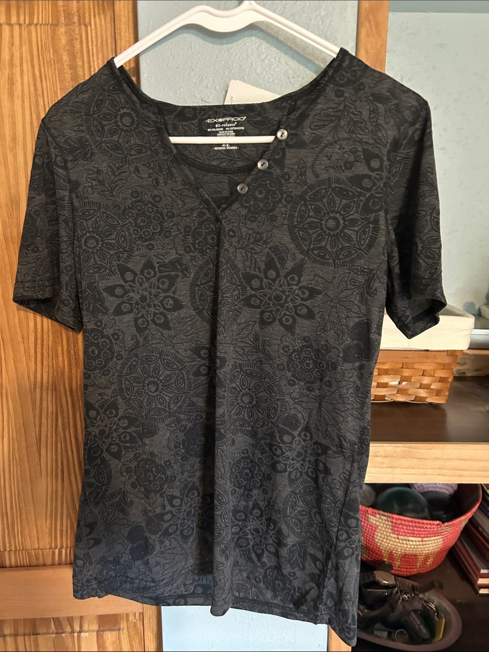 Exofficio women’s Dark Gray Floral-Pattern Short Sleeve Tee size medium NWT